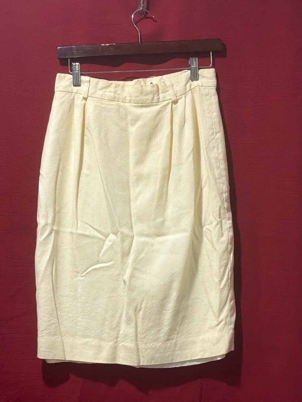 Vntg Collectibles Cream Pencil Skirt with Tailored Waist